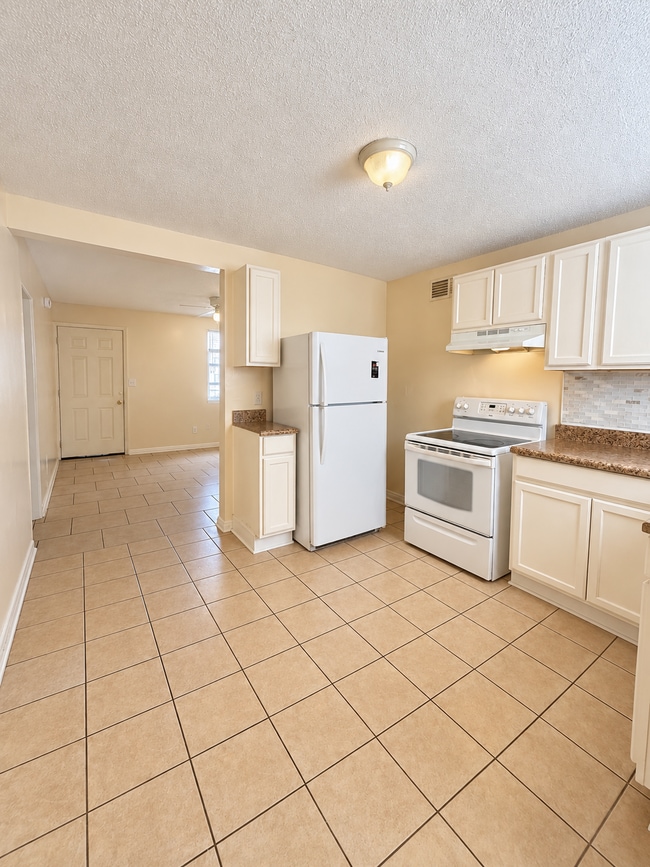 Building Photo - 2730 Hamilton Cir