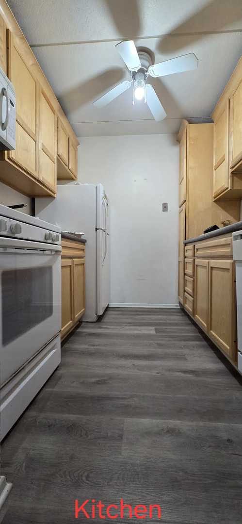 Foto del edificio - 271 Shorewood Dr