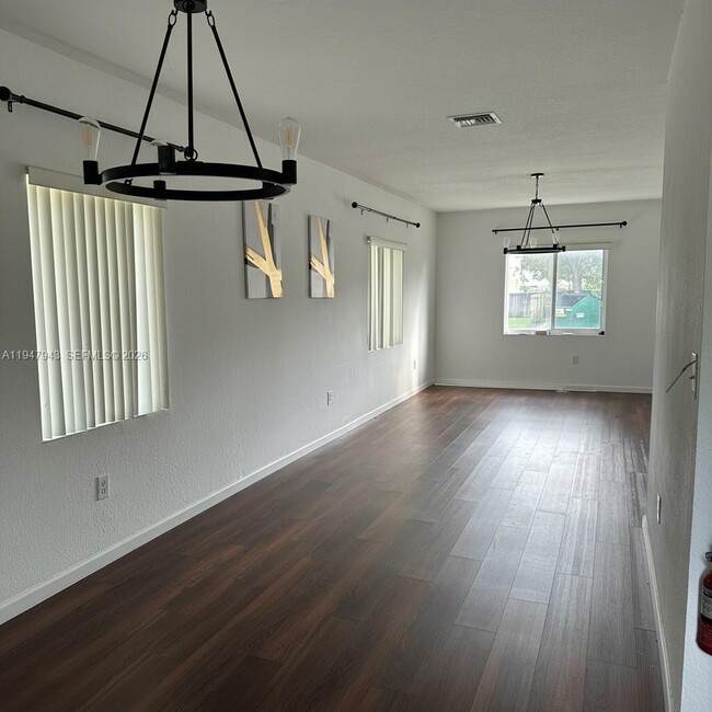 Foto del edificio - 415 NW 84th St