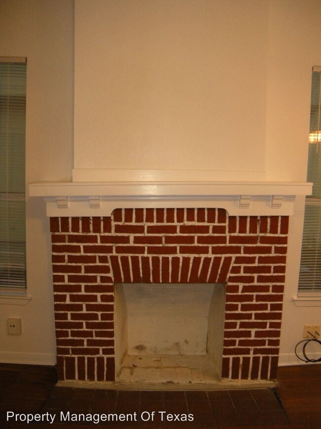 Building Photo - 1607 Palma Plaza