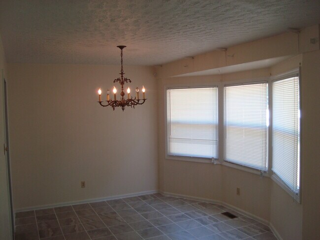 Building Photo - 1620 Brookridge Drive