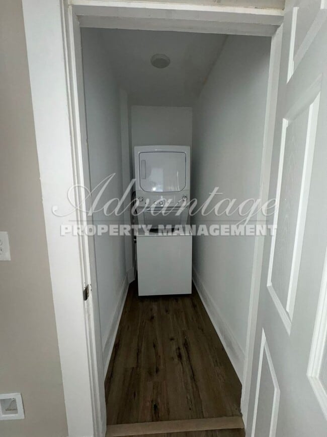 Foto del edificio - Schedule today to see this Midtown 1 Bedro...