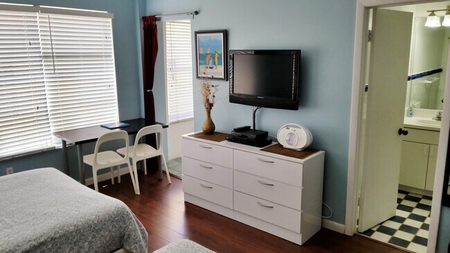 ESTUDIO - 918 Ocean Dr