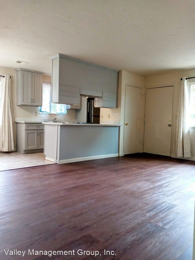 Building Photo - 2 br, 1 bath House - 831 Gilchrist Walkway #4