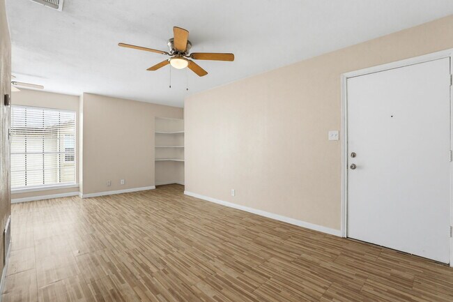 Building Photo - 10543 Starcrest Dr