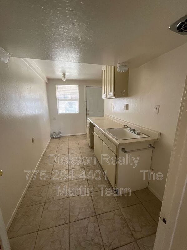 Building Photo - 550 Winston Dr