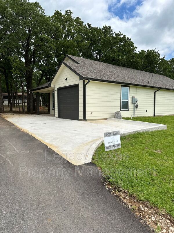 Building Photo - 405 Kaether Ln