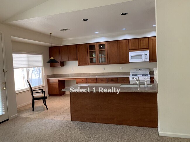 Building Photo - 4600 Golden Bear Dr