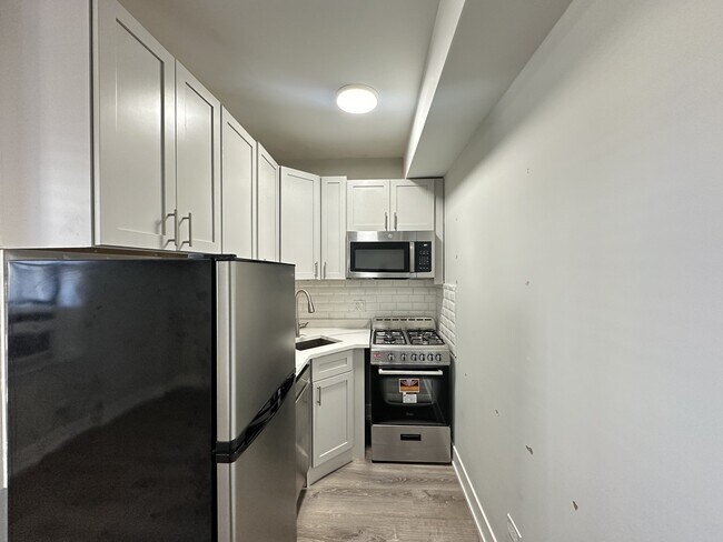 Building Photo - 508 W Belmont