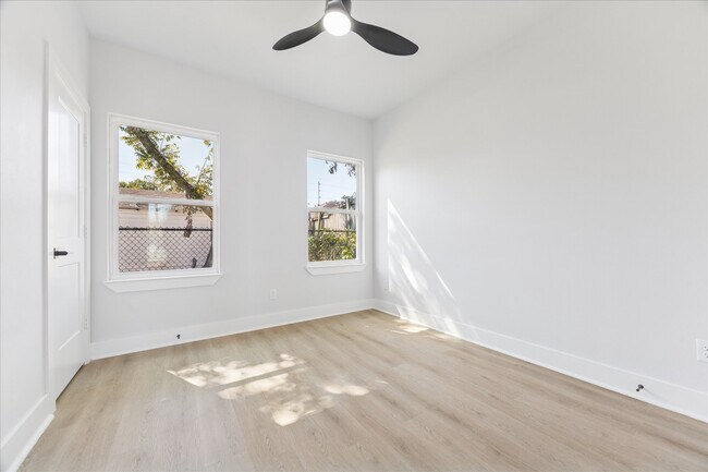 Foto del edificio - 4310 Canal St