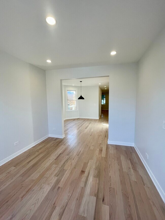 Foto del edificio - 3006 N Troy St