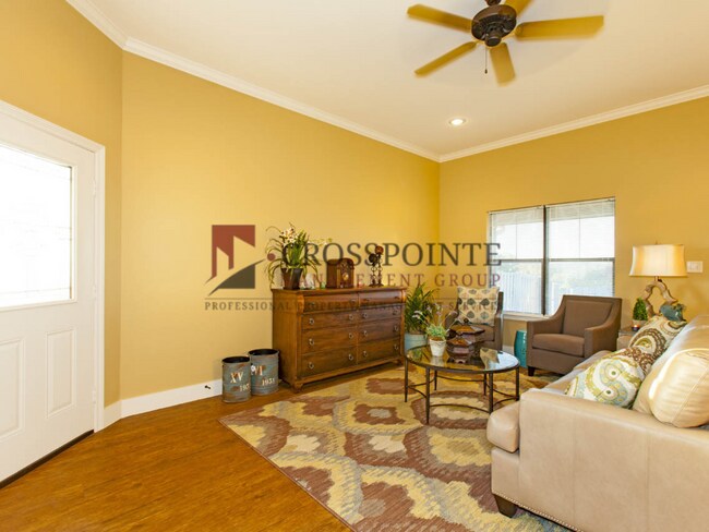 Foto del edificio - Coming Soon! Stunning 3 bed, 2 bath, 1 car garage located in West Tyler!!