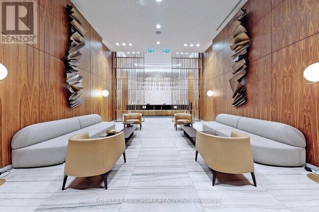 Photo du bâtiment - 8 Eglinton Ave E