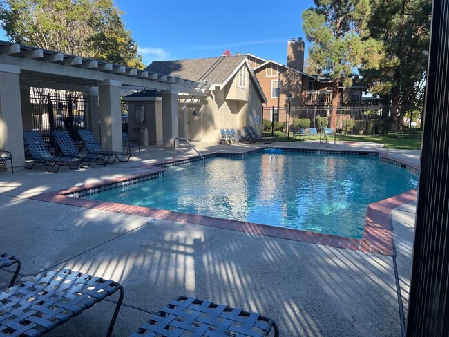 Pool hot tub shower, bathrooms, lounge areas - 34612 Pueblo Ter