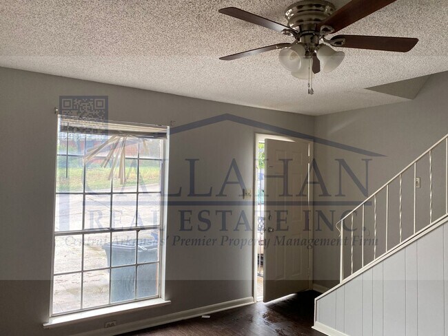 Foto del edificio - Duplex in NLR-Free Rent