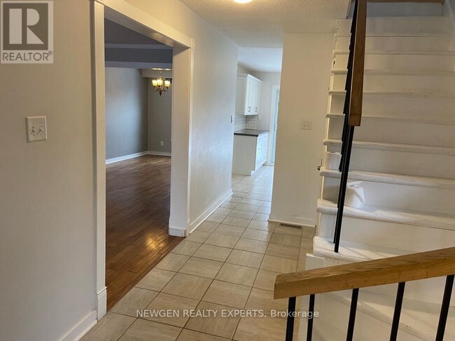 Building Photo - 146 Fanshawe Dr