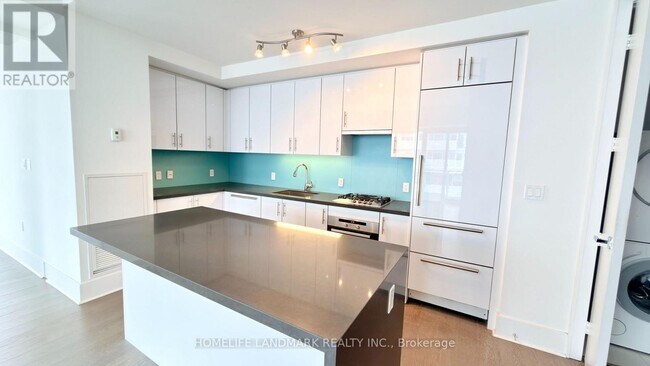 Building Photo - 29 Queens Quay E