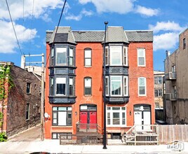 Building Photo - 115 S Paulina St