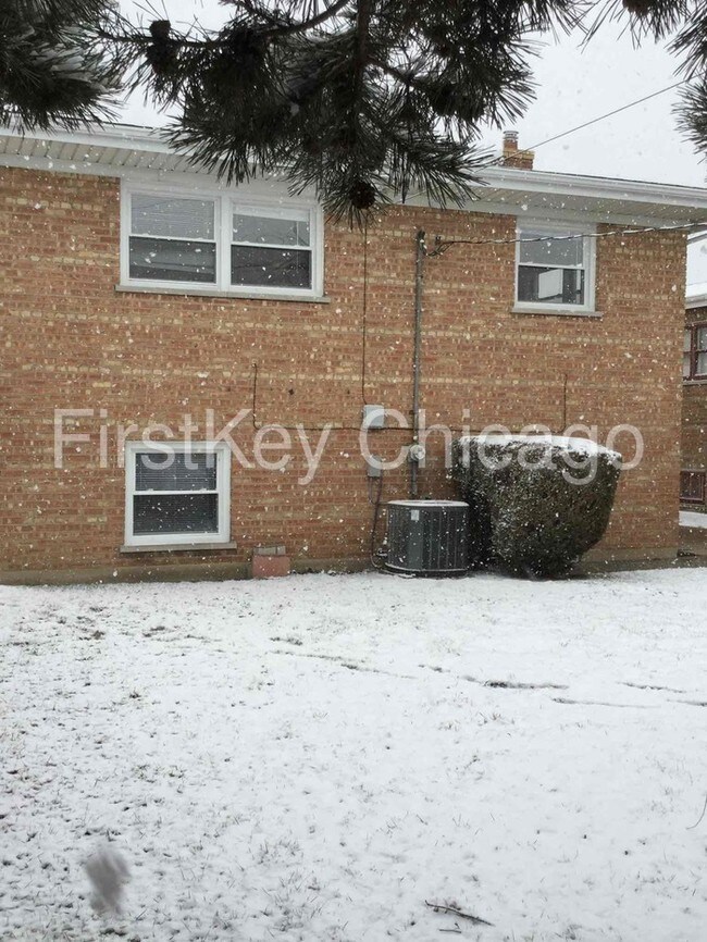 Building Photo - 8620 S Tripp Ave