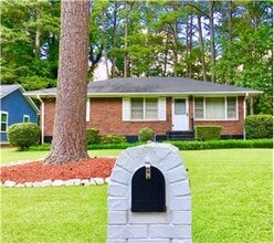 Building Photo - 2656 Westchester Dr