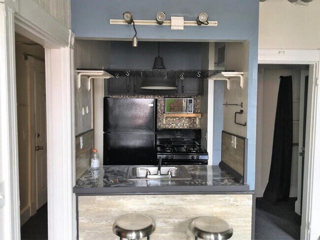 Building Photo - 2385 Wheeler Unit 2