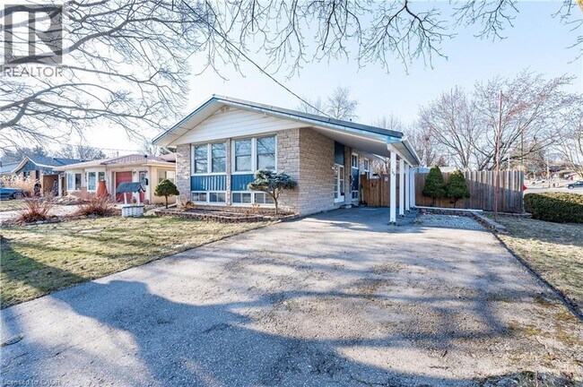 Photo du bâtiment - 195 Village Rd