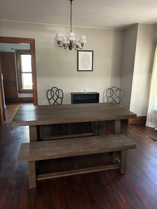 Foto del edificio - 718 N Chevrolet Ave