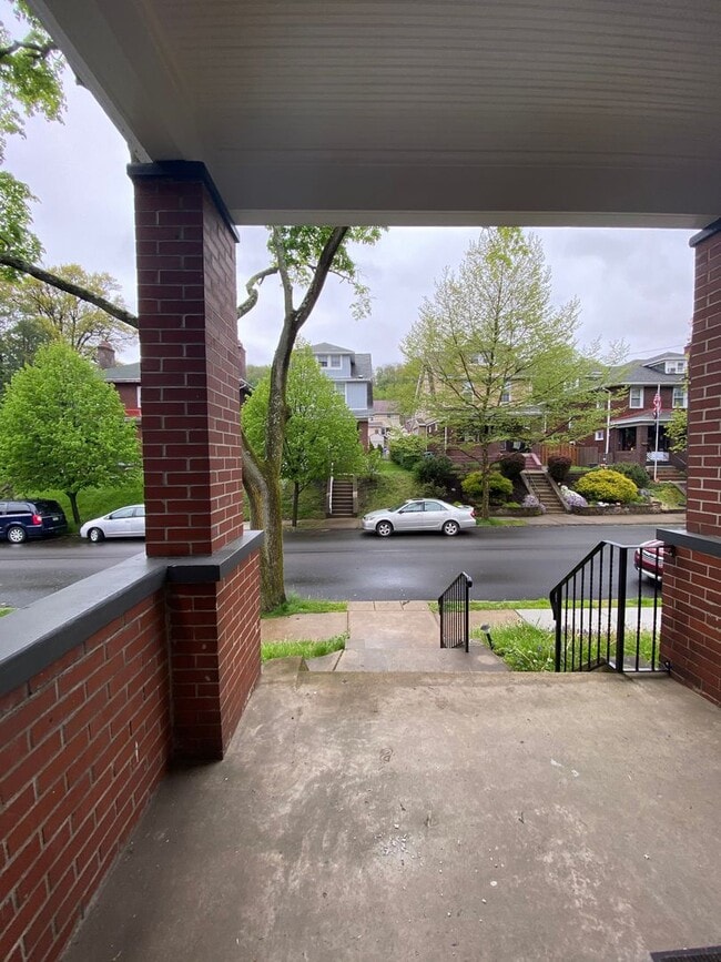 Building Photo - MODERN 5 BEDROOM IN THE HEART OF MORNINGSI...