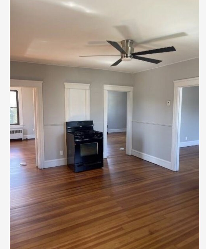 Spacious kitchen - 12 Lenox St