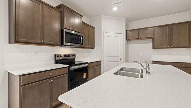 Foto del edificio - 94 Hughes Pl Dr