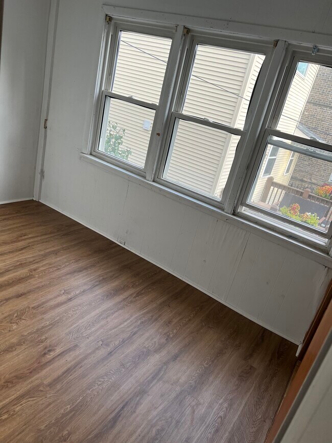 Dormitorio 2 - 3007 W Sunnyside Ave