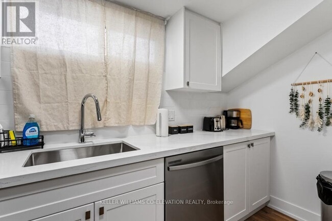 Photo du bâtiment - 610 King St E