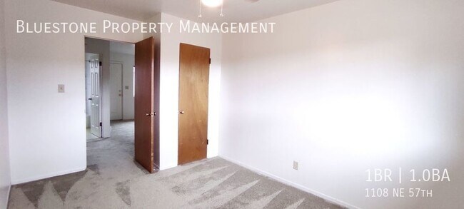 Foto del edificio - $399 plus water moves you in! Garden style...