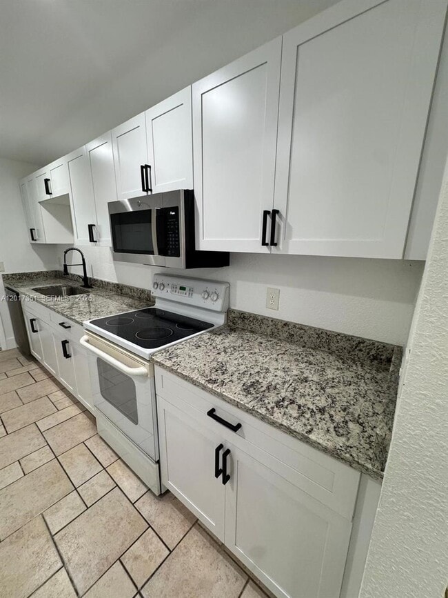 Foto del edificio - 725 Northlake Blvd