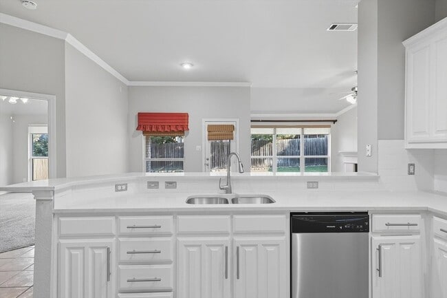 Building Photo - 4833 Heber Springs Trail