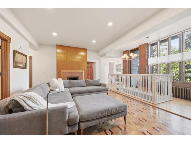 Foto del edificio - 2701 DuPont Ave S