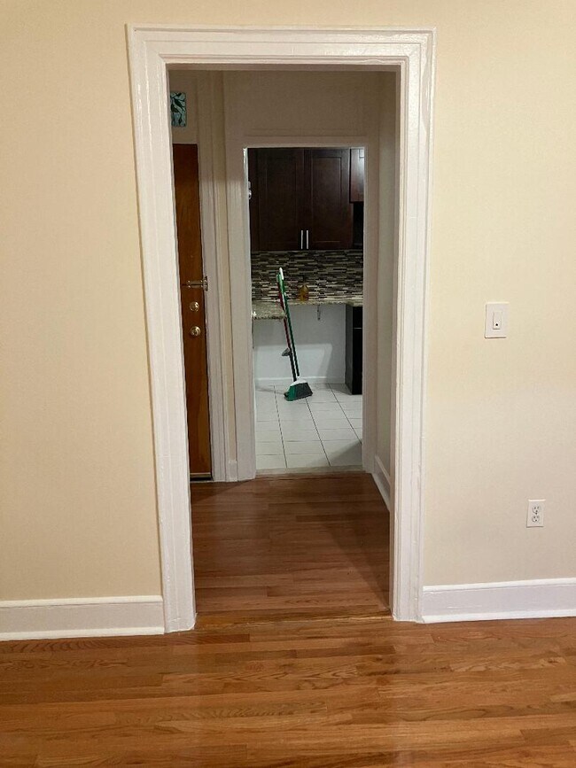 Foyer w/kitchen entrance - 1448 30th Rd
