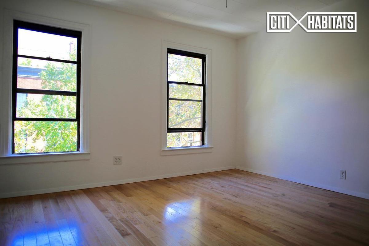 Primary Photo - 937 Lorimer St
