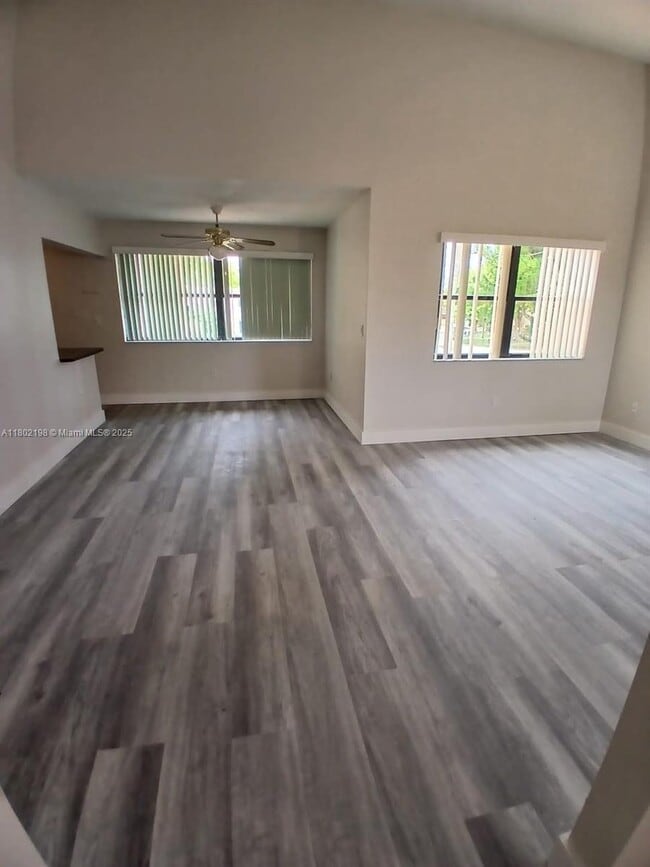 Foto del edificio - 10845 NW 7th St