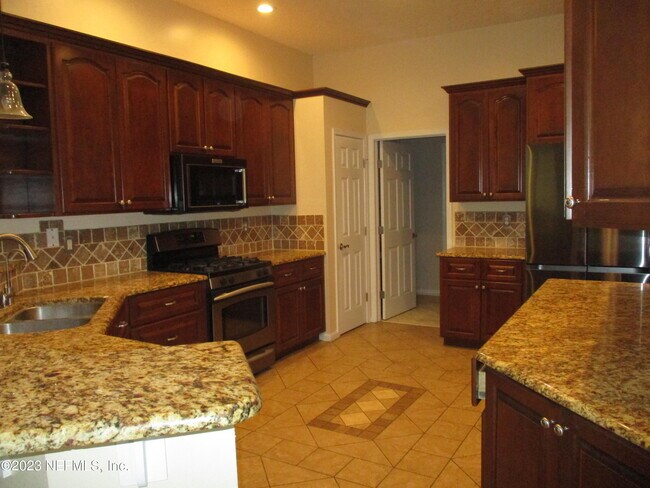 Foto del edificio - 3726 Reedpond Dr N