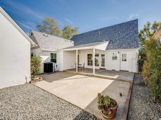 Building Photo - 1601 Riverside Dr