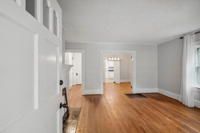 Sala de estar - 1858 Lyle Ave