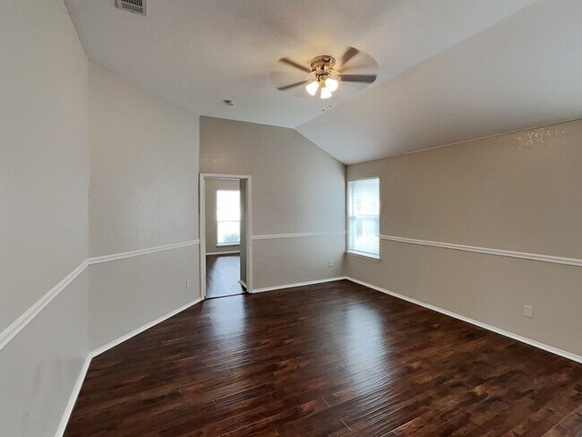 Building Photo - 1208 Varacruz Dr