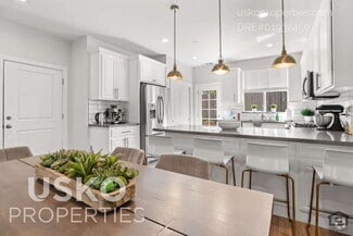 Building Photo - 5965 Hilltop Dr