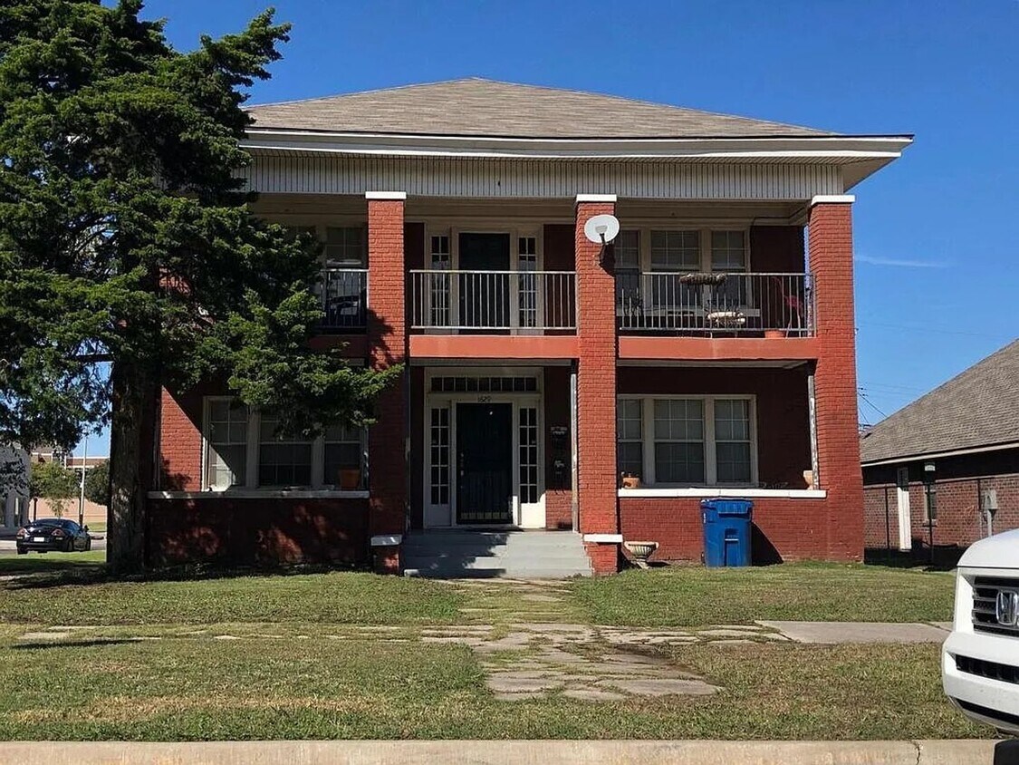 Building Photo - NW 22nd St - Quadplex