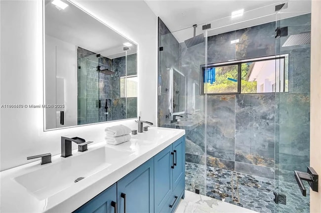 Foto del edificio - 4708 Alton Rd