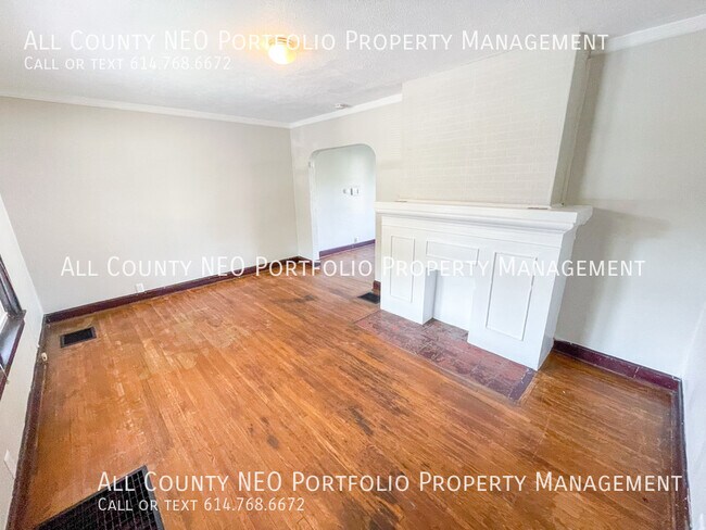Foto del edificio - Charming 2-Bedroom Home with Fenced Backya...