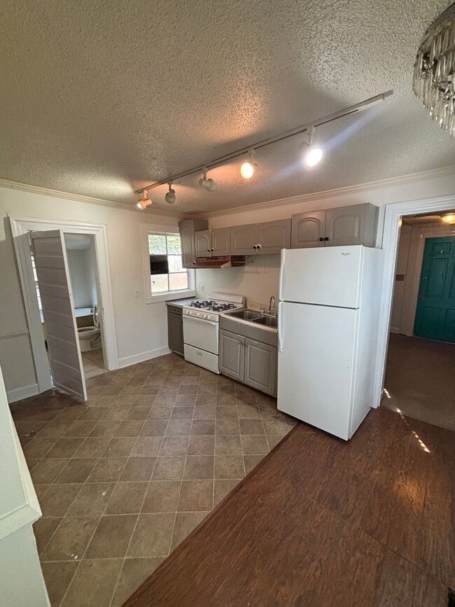 Foto del edificio - Simple 1BR/1BA Home Only $850/Month