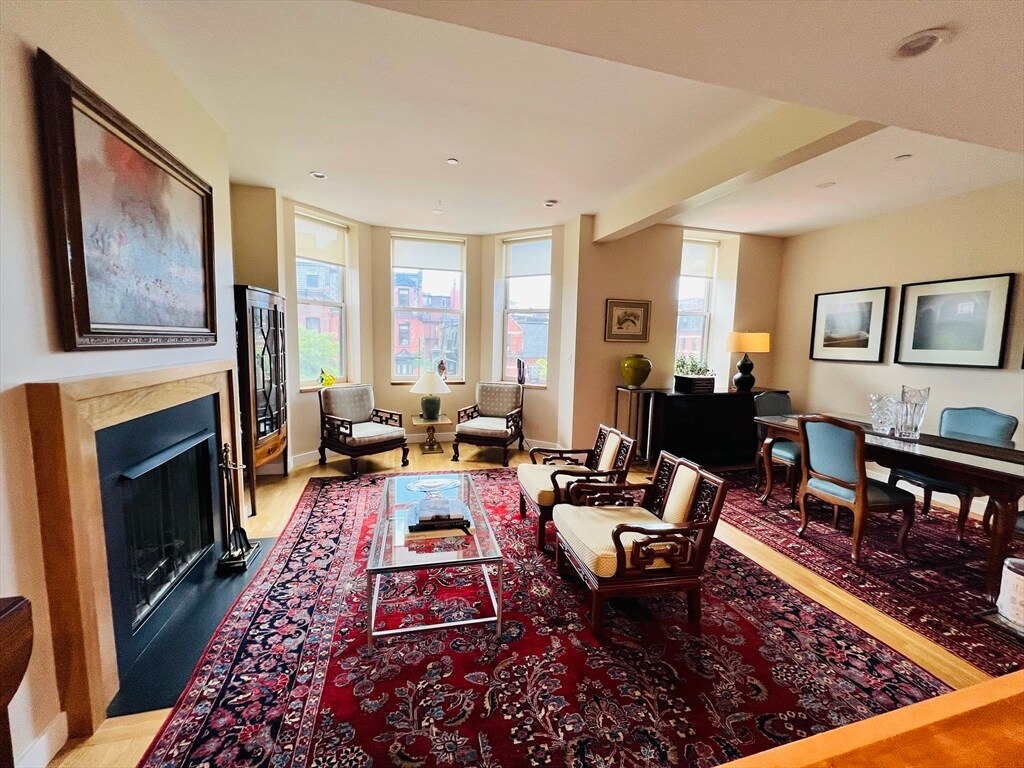 Primary Photo - 244 Newbury St