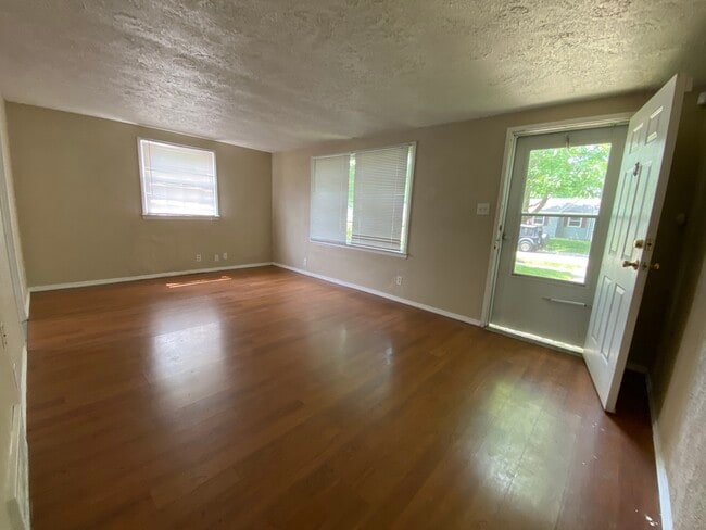 Building Photo - 1216 Eastbrook Dr